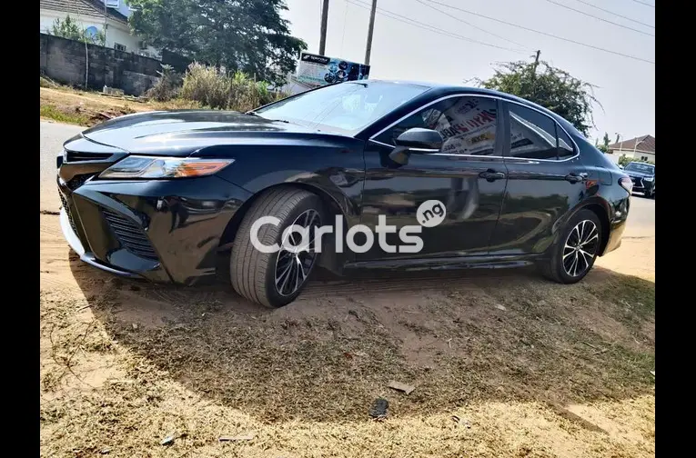 FOREIGN USED 2019 TOYOTA CAMRY SE - 2/7