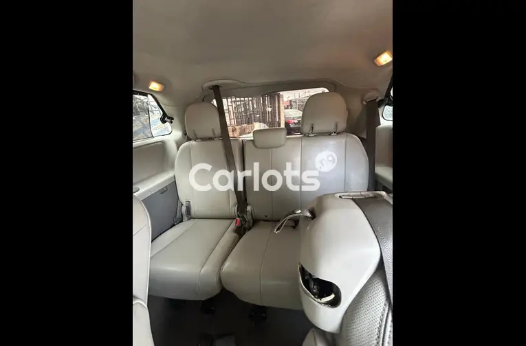 FOREIGN USED 2011 TOYOTA SIENNA XLE V6 - 4/7