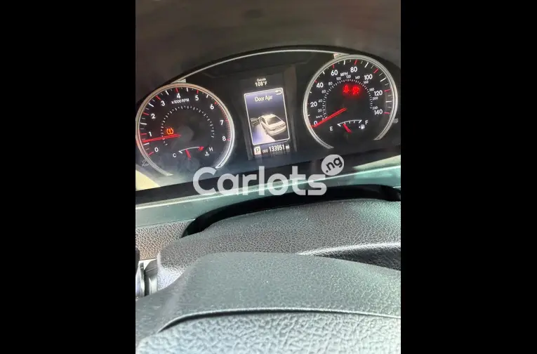 2015 TOYOTA CAMRY S E - 2/7