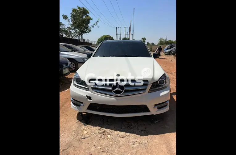 2012 MERCEDES BENZ C300 - 2/7