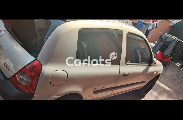 2004 Renault Clio II - 2/6