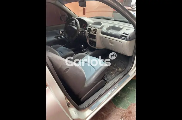 2004 Renault Clio II - 5/6