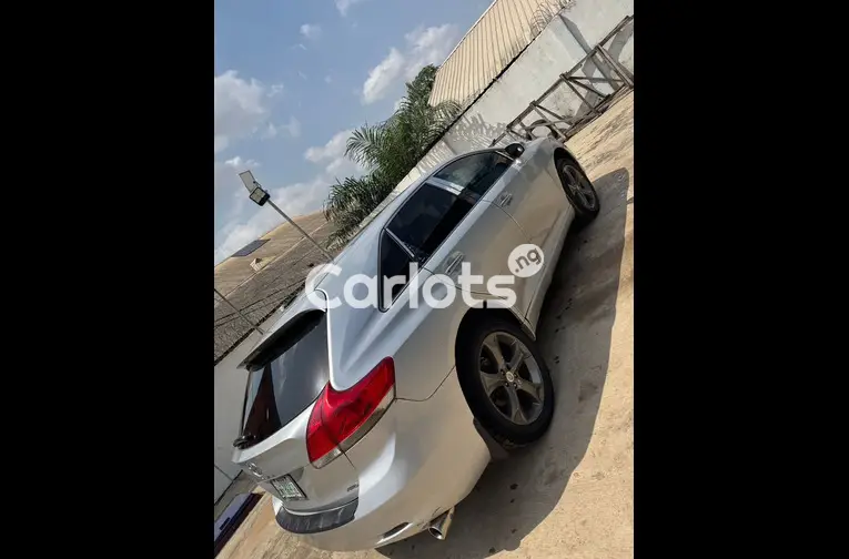 Awoof Toyota venza 2010 model