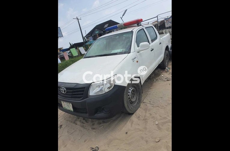 Registered 2014 Toyota Hilux - 1/7