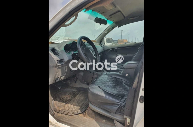 Registered 2014 Toyota Hilux - 4/7
