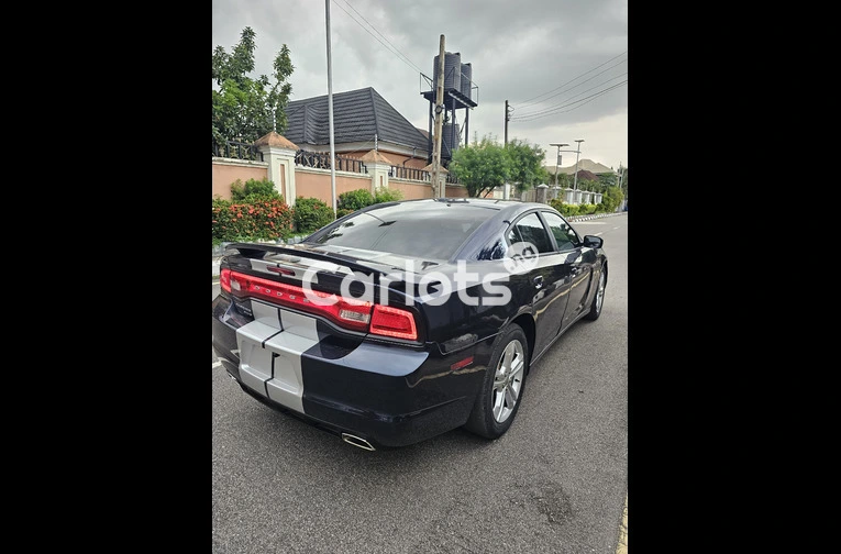 Foreign used Dodge charger 2015 - 5/7