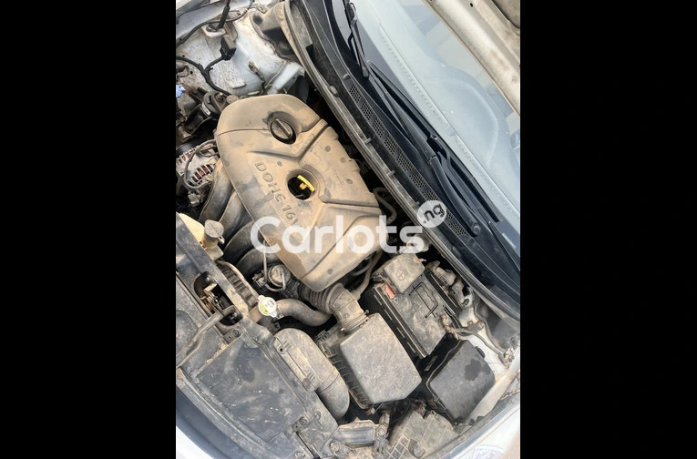 2013 HYUNDAI ELANTRA - 2/7