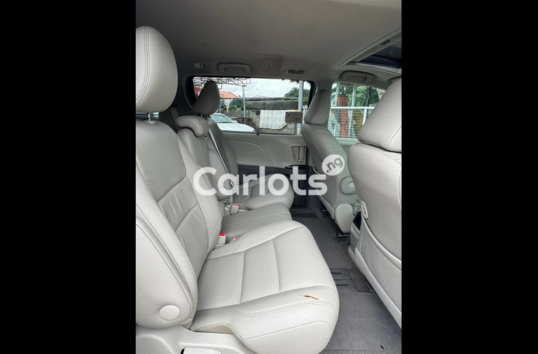 Direct Belgium 2018 Toyota sienna - 3/5