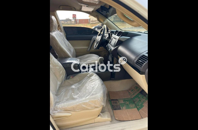 Registered 2016 Toyota Land Cruiser Prado - 2/5