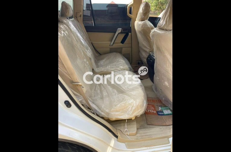 Registered 2016 Toyota Land Cruiser Prado - 3/5