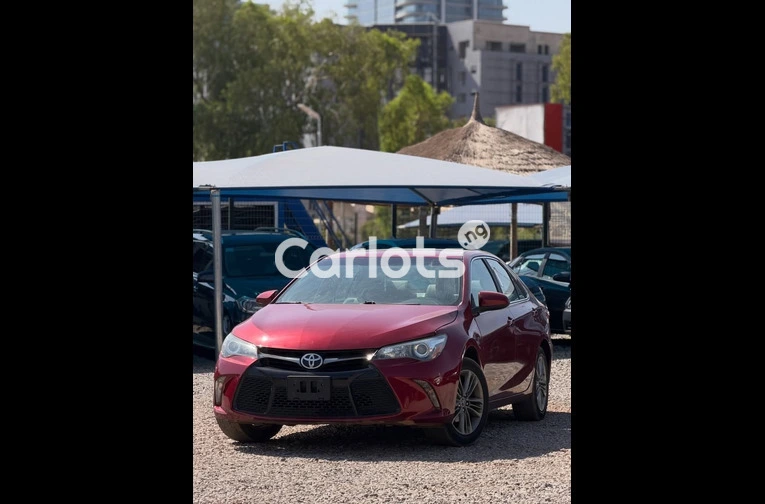 2015 TOYOTA CAMRY SE