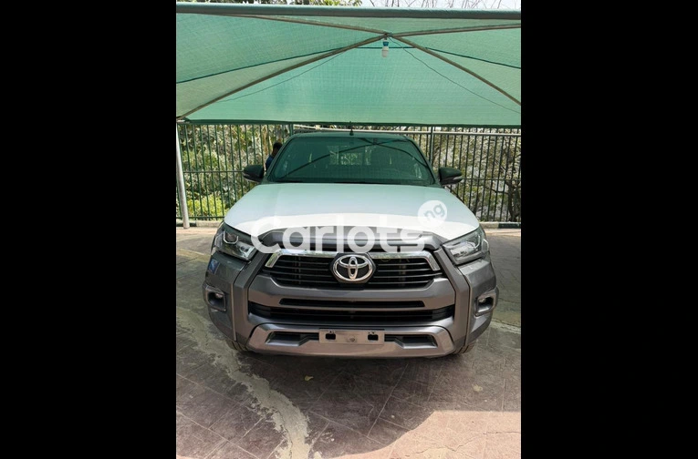 Brand New 2024 Toyota Hilux adventure SRS - 1/7