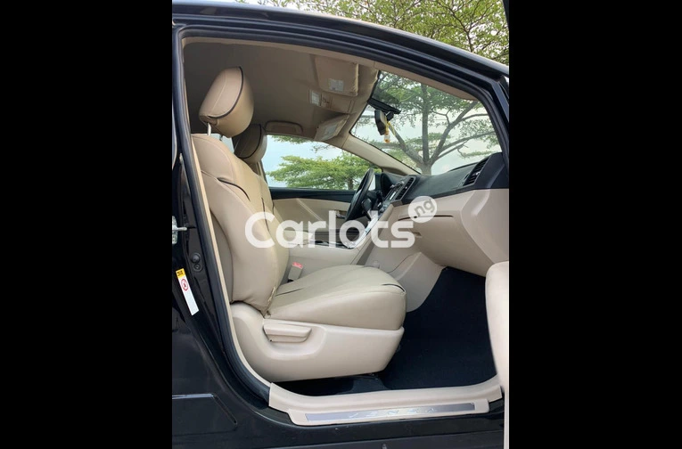 Toyota Venza 2011 (Registered) - 3/6