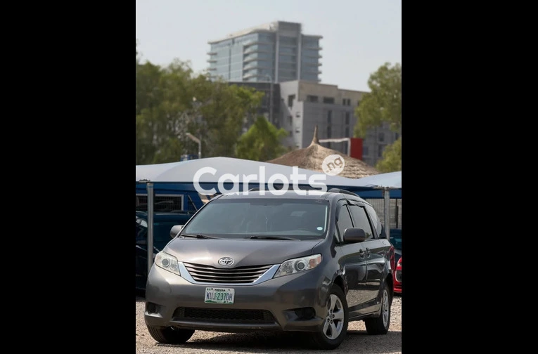 2015 TOYOTA SIENNA - 1/7