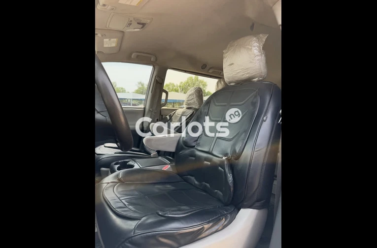 2015 TOYOTA SIENNA - 2/7