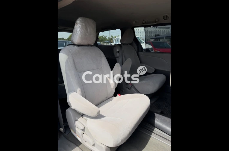 2015 TOYOTA SIENNA - 3/7