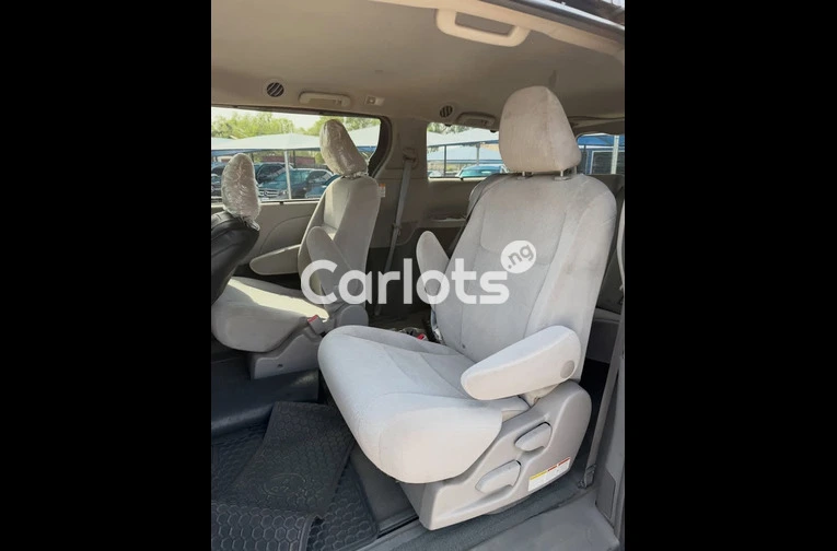 2015 TOYOTA SIENNA - 4/7