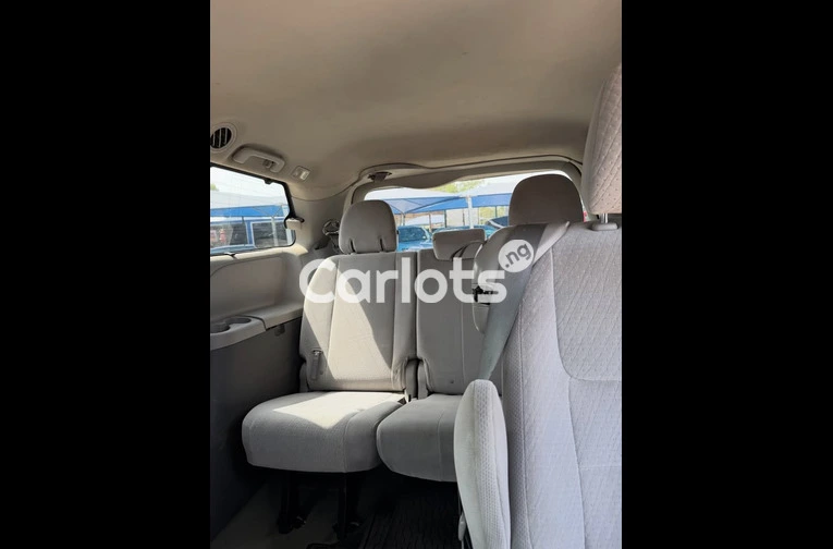 2015 TOYOTA SIENNA - 5/7