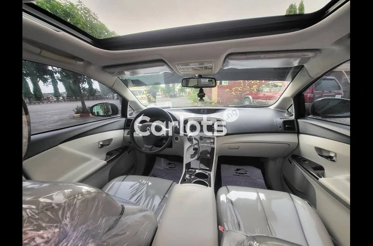 Toks 2010 Toyota Venza XLE - 2/7