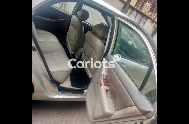 Toyota Corolla 2004 - 3/7