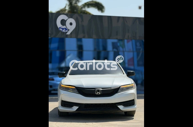 Clean used Honda Accord Coupe 2016 model V6 engine - 4/6