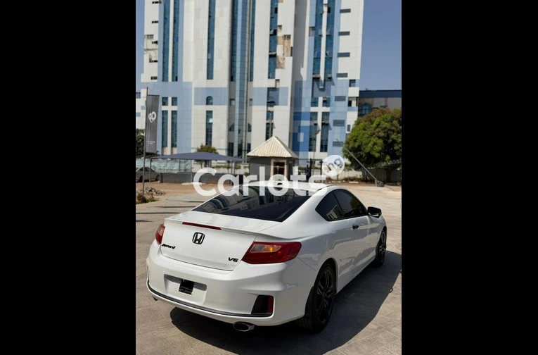 Clean used Honda Accord Coupe 2016 model V6 engine - 5/6