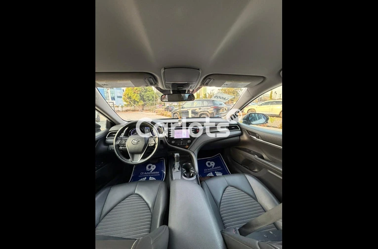 Foreign used Toyota Camry SE 2021 - 2/6