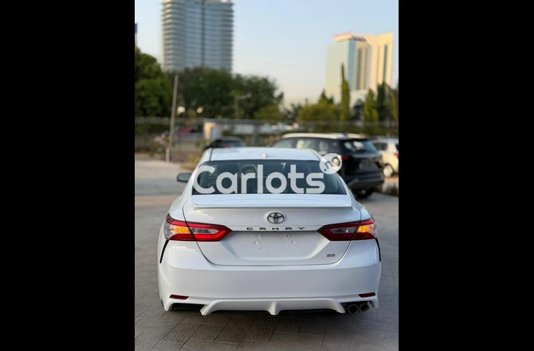 Foreign used Toyota Camry SE 2021 - 3/6
