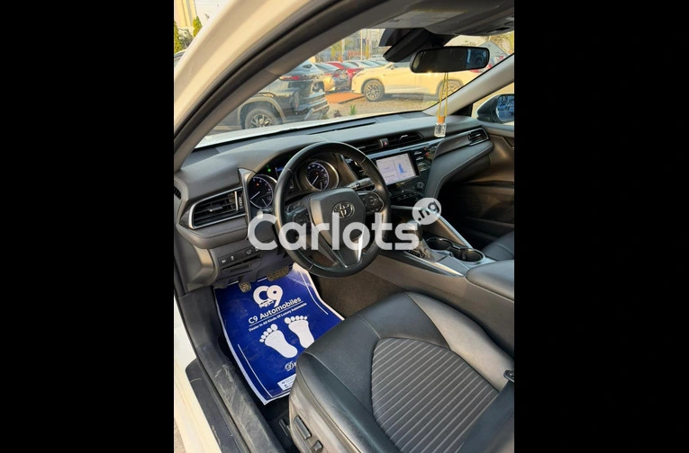Foreign used Toyota Camry SE 2021 - 4/6