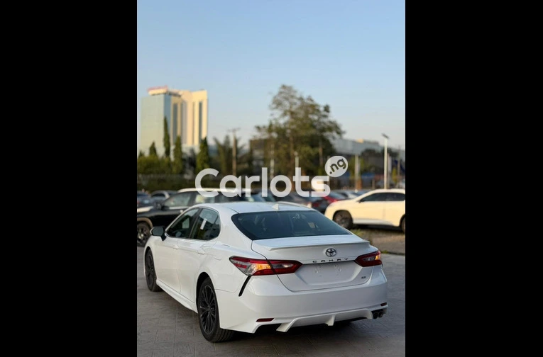 Foreign used Toyota Camry SE 2021 - 5/6