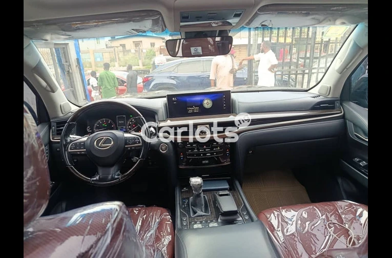 2018 Lexus LX 570 black - 3/7