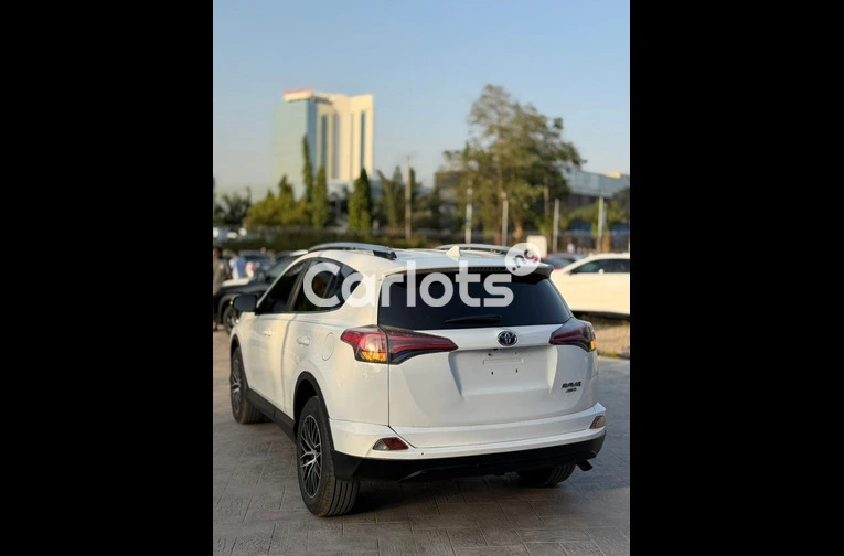 Foreign used Toyota RAV4 2016 model with duty - 5/7