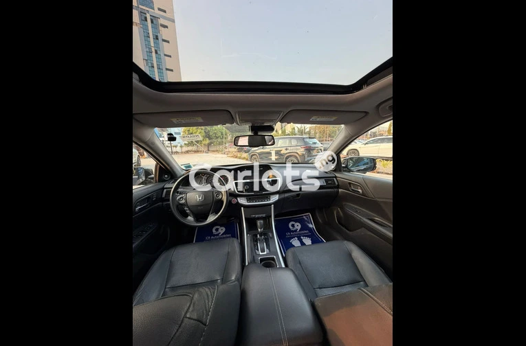 Foreign used Honda Accord 2015 model V6 - 2/7
