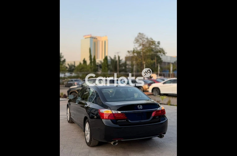 Foreign used Honda Accord 2015 model V6 - 3/7