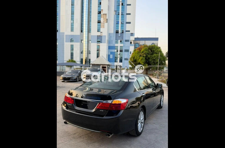 Foreign used Honda Accord 2015 model V6 - 4/7