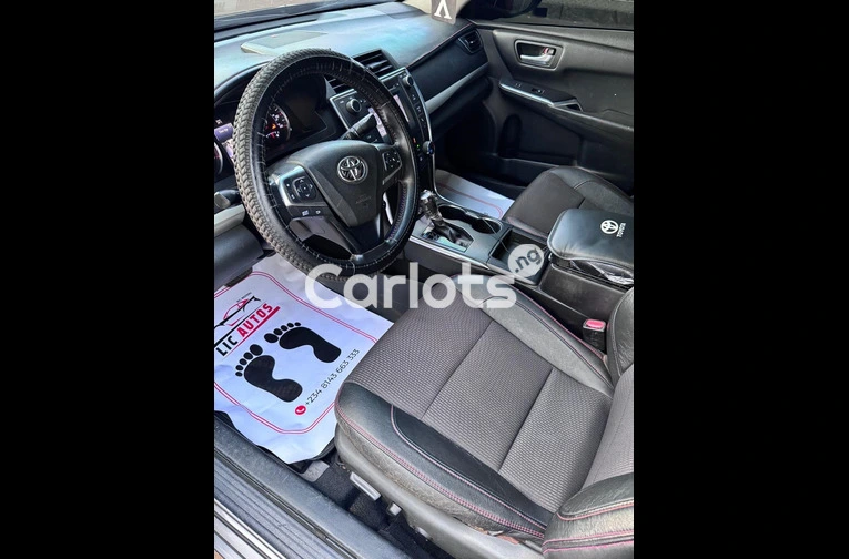 2016 TOYOTA CAMRY S E - 3/7