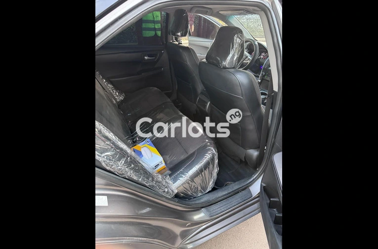 2016 TOYOTA CAMRY S E - 5/7