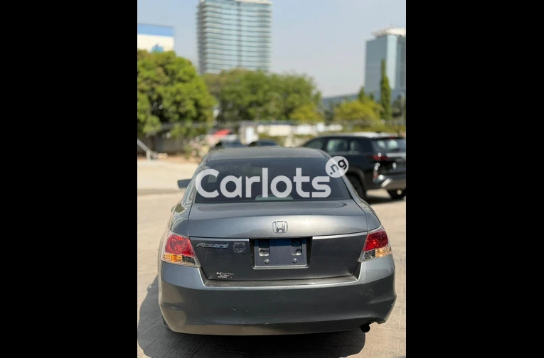 Clean Nigerian used Honda Accord 2009 model - 3/5