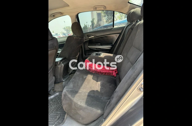 Clean Nigerian used Honda Accord 2009 model - 4/5