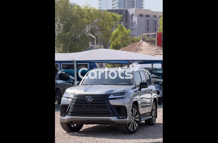 2025 LEXUS LX600