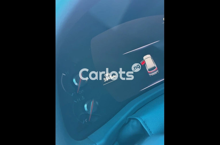 2025 LEXUS LX600 - 4/7