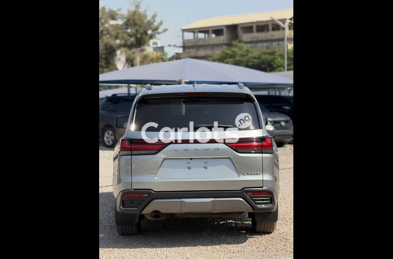 2025 LEXUS LX600 - 7/7