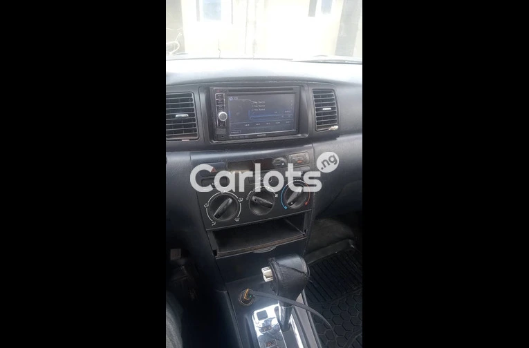 UBER STANDARD 2005 TOYOTA COROLLA SPORT - 2/7