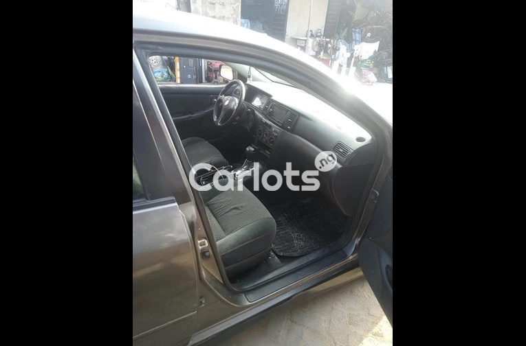 UBER STANDARD 2005 TOYOTA COROLLA SPORT - 3/7