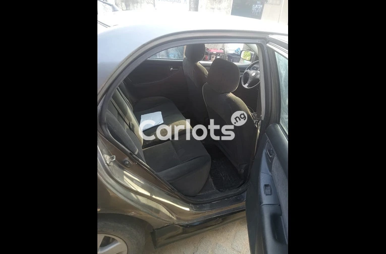 UBER STANDARD 2005 TOYOTA COROLLA SPORT - 4/7