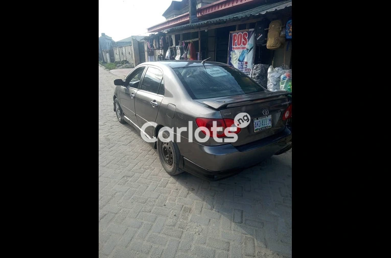 UBER STANDARD 2005 TOYOTA COROLLA SPORT - 5/7
