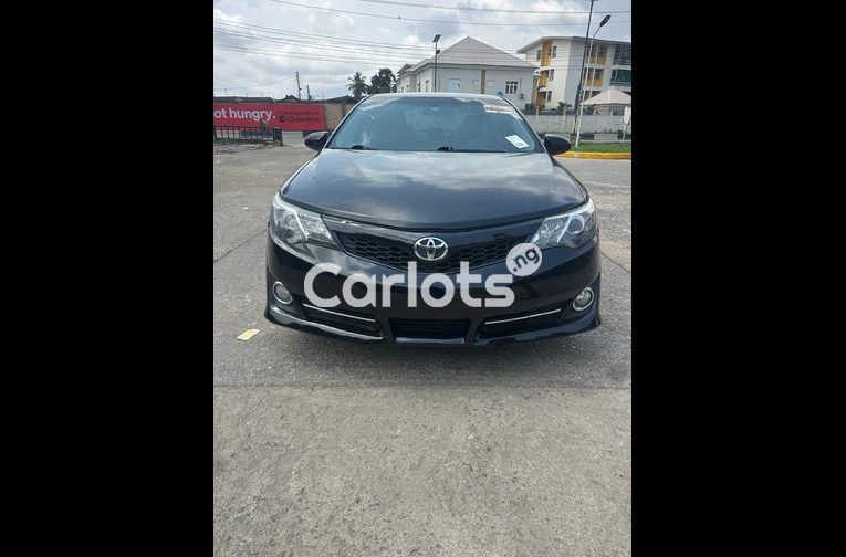 2014 Toyota Camry, clean Nigerian fairly used