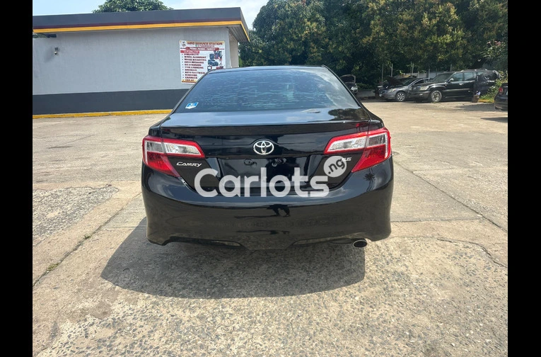 2014 Toyota Camry, clean Nigerian fairly used - 2/7