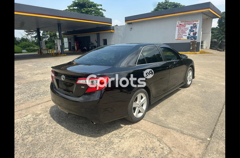 2014 Toyota Camry, clean Nigerian fairly used - 3/7