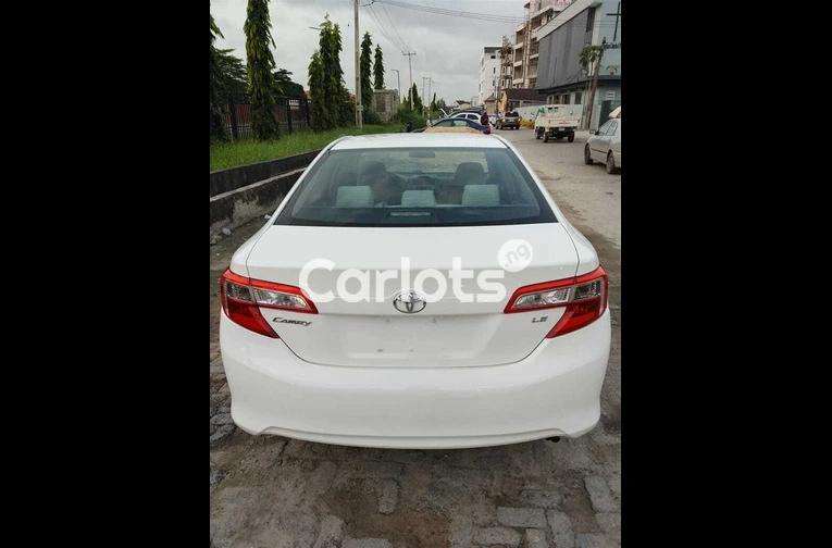 2012 Toyota Camry LE - 2/7